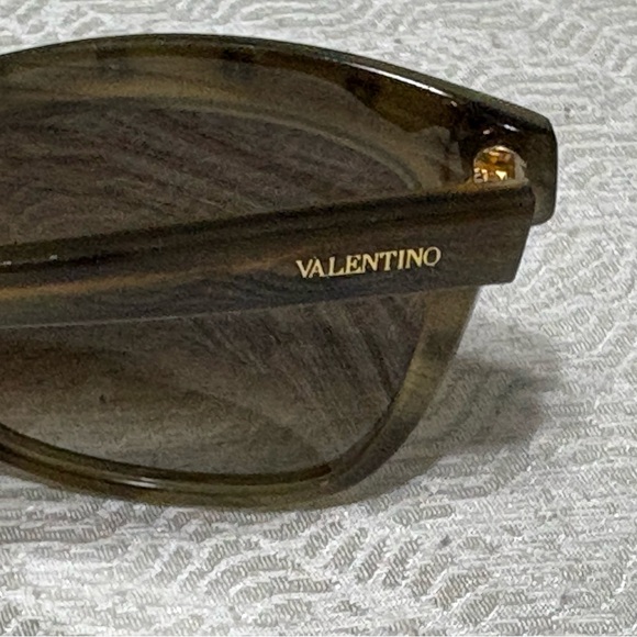 VALENTINO V650S 305 135 Studded Sunglasses in Olive Green - Picture 6 of 16